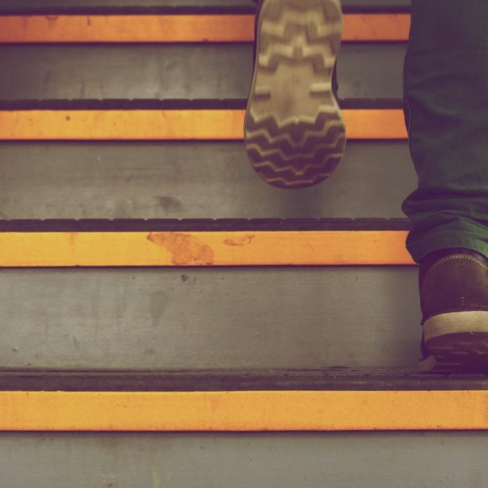 geometric_lines_yellow_stairs_walking_shoes_steps_sneakers-335579